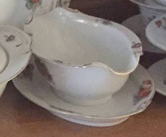 FAJ4 Gravy Boat with Attached Underplate