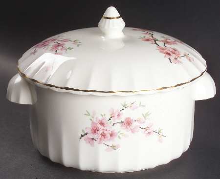 Peach Blossom (Bolero) Round Covered Vegetable