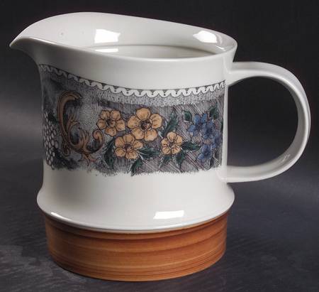 Burgund 40 Oz Pitcher