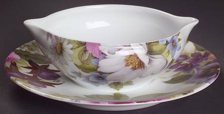 Victoria Gravy Boat with Attached Underplate
