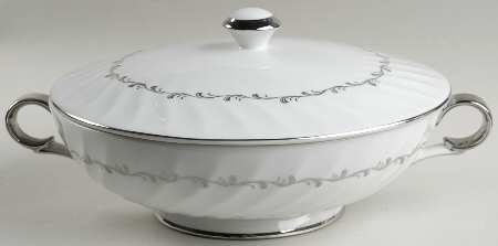Ebb Tide Round Covered Vegetable