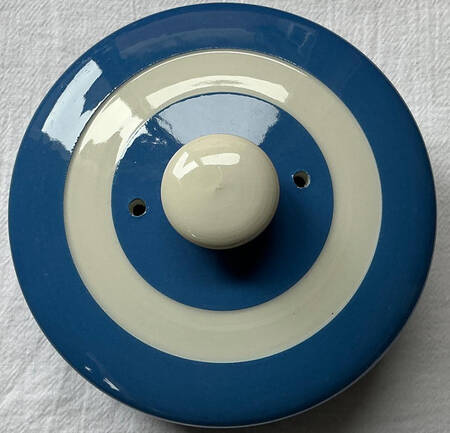 Cornish Blue White (Shield and TG Green) Lid for Round Cheese Dish