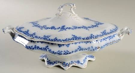 Aldine (Flow Blue) Oval Covered Vegetable