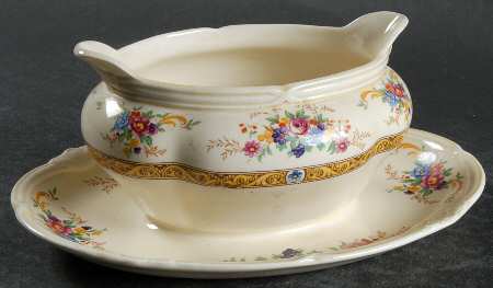 The Beatrice Gravy Boat with Attached Underplate