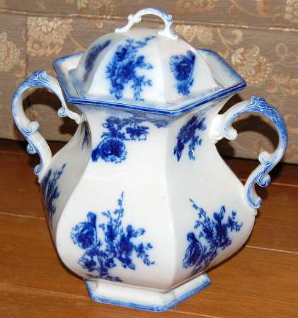 Doreen (Flow Blue) Slop Jar & Lid