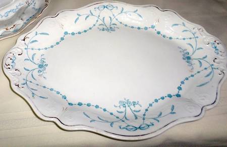 Festoon Handled Cake Plate