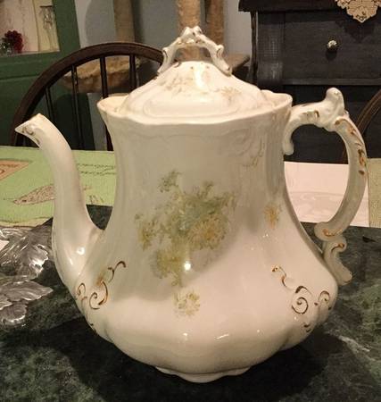 Fleur D'Or Teapot & Lid