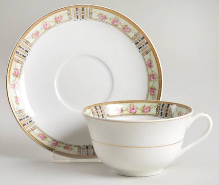 GRI2 Flat Cup & Saucer Set