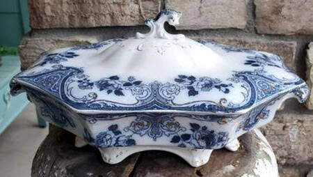Merion Blue Oval Covered Vegetable