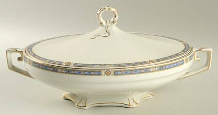 Monmouth (Smooth Edge) Oval Covered Vegetable