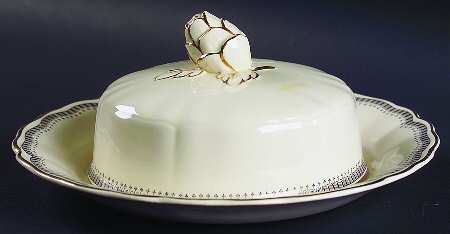 The Perth (Scalloped) Round Covered Butter