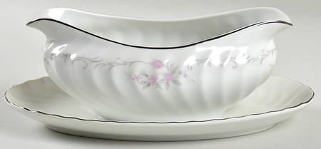 GST1 Gravy Boat with Attached Underplate