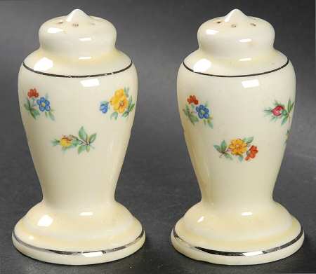 5S8457H Salt & Pepper Set