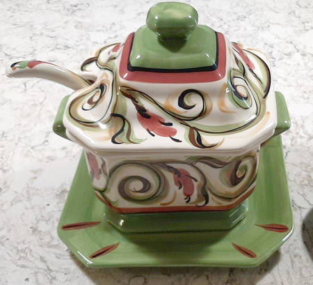 Honeysuckle Sauce Boat & Lid & Underplate & Ladle