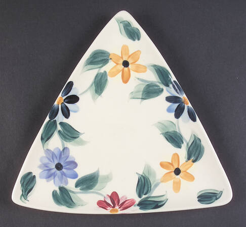 Daisy Chain Triangular Salad Plate