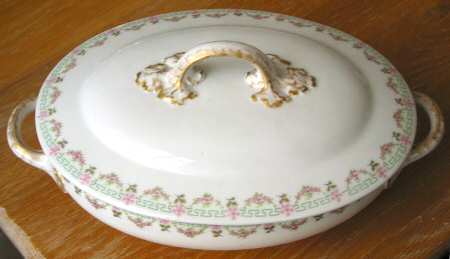 GUE372 Oval Covered Vegetable