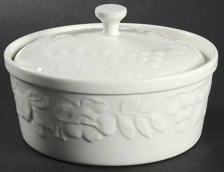 Fruit 1.50 Pt Round Covered Casserole