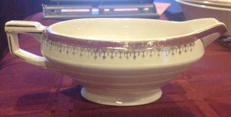 Regina (Scalloped) Gravy Boat