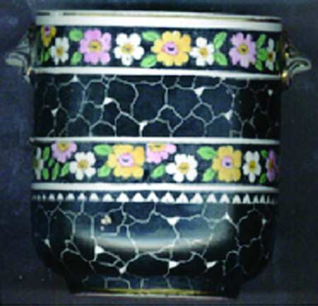 1318 by Grays Pottery