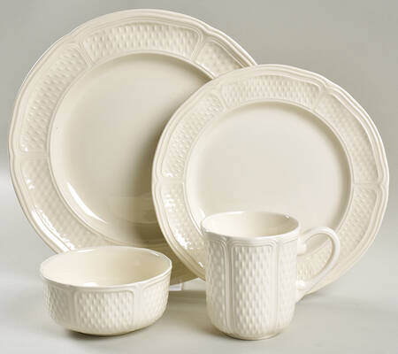 Pont Aux Choux (White) 32 Piece Estate Set