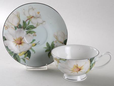Magnolia Footed Cup & Saucer Set