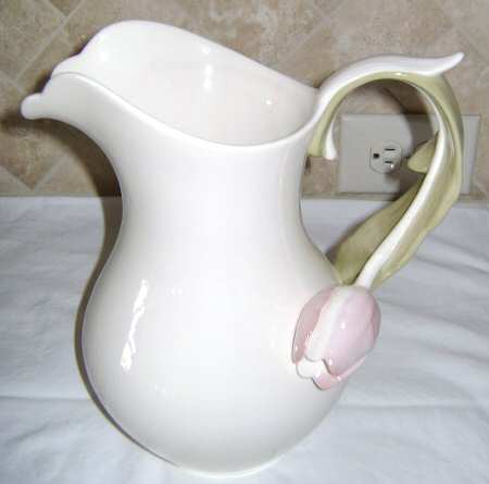 GOE17 Pitcher