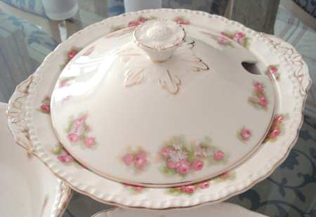 Albion Round Covered Vegetable