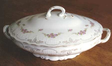 Pembroke Oval Covered Vegetable
