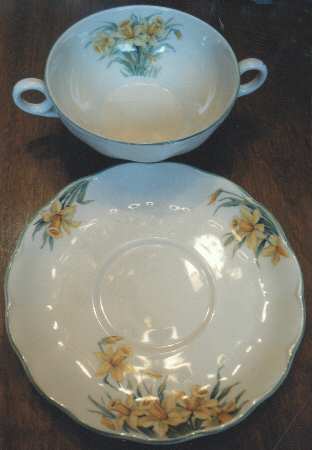 Vine (Floral) Flat Cream Soup Bowl & Saucer Set