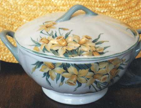 Vine (Floral) Sauce Boat & Lid