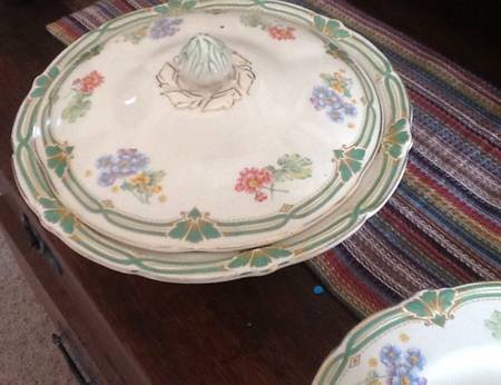 Clifford Green Round Covered Vegetable