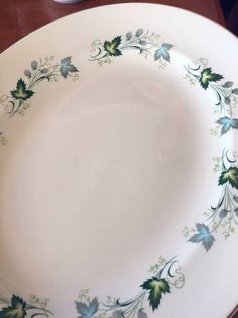 Sleepy Hollow (Gold Trim) Dinner Plate