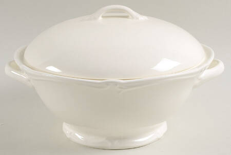 Rocaille Blanc (White) Round Covered Vegetable
