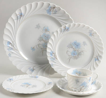 Bergere (Blue Flowers, Gold Verge) 40 Piece Estate Set