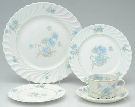 Bergere (Blue Flowers, Gold Verge) 40 Piece Estate Set