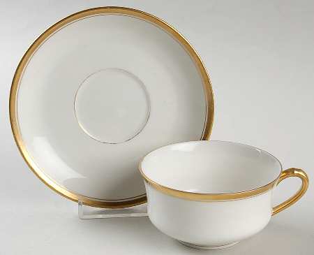 H17 Flat Cup & Saucer Set