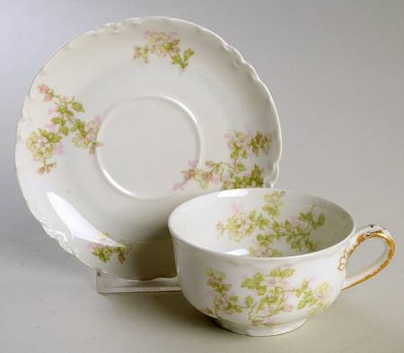 Montebello Flat Cup & Saucer Set