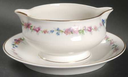 Montrose (Cream Background) Gravy Boat with Attached Underplate