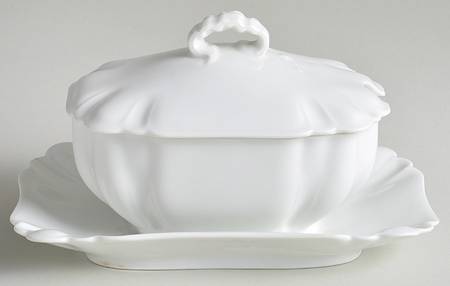 Schleiger 10 Gravy Boat w/Attached Underplate & Lid