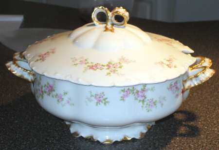 Schleiger 1131 Tureen &  Lid