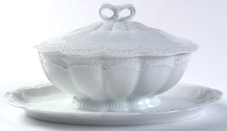 Schleiger 205 Gravy Boat w/Attached Underplate & Lid
