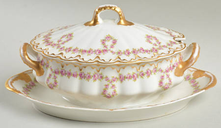 Schleiger 319 Gravy Boat w/Attached Underplate & Lid