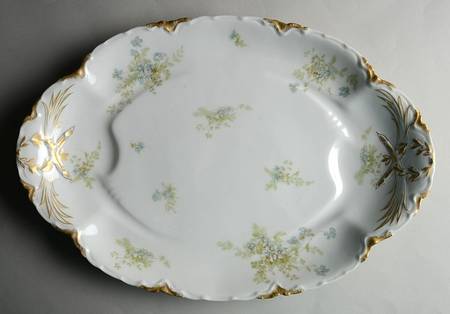 Schleiger 52b 17" Oval Platter with Well