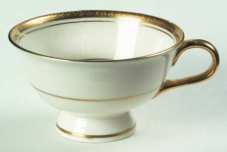 Tavelle Footed Cup