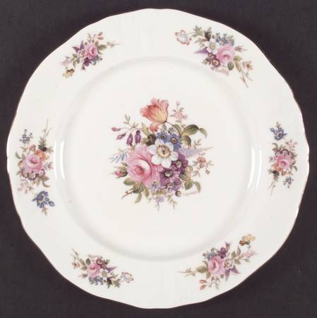 Howard Sprays (Scalloped, Embossed) Dinner Plate by Hammersley