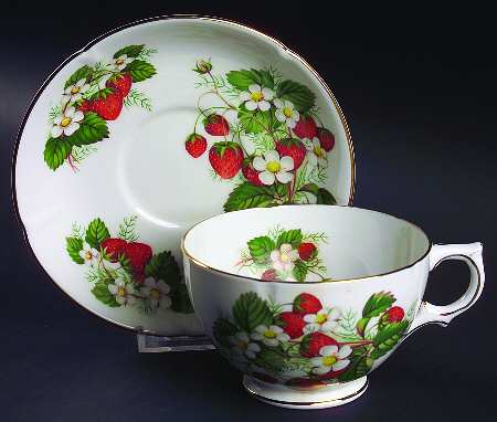 Strawberry Ripe (Small Scallops On Edge) Oversized Cup & Saucer Set