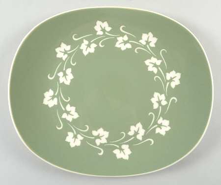Ivy Wreath 13" Oval Serving Platter