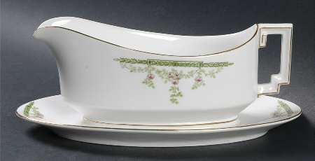 5520 Gravy Boat with Attached Underplate