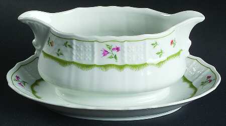 Chambord Gravy Boat with Attached Underplate