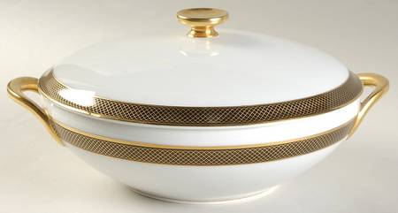 Elegance Round Covered Vegetable